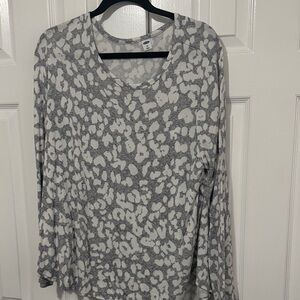 Old Navy Gray and White Leopard-Print Long Sleeve Tee